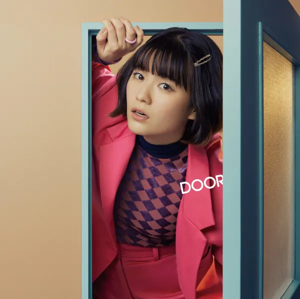 SHE IS SUMMER – DOOR SHE IS SUMMER – DOOR